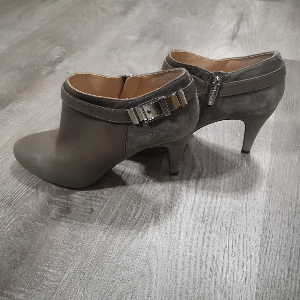Vince Camuto Vanny Ladies Size 7.5 Grey Leather Upper Bootie